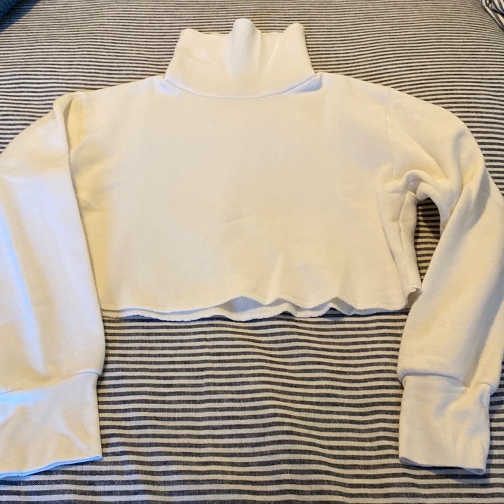 Cozy cropped fleece #urbanoutfitters